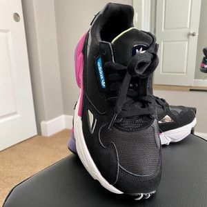 👟Adidas Falcon Sneaks 👟